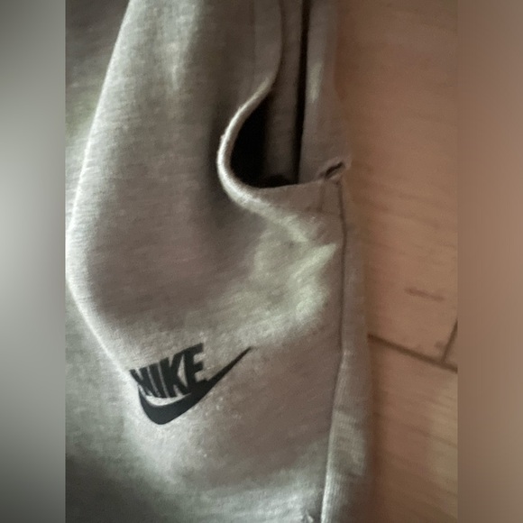 Women’s Nike Tech Sweatpants - Picture 5 of 5